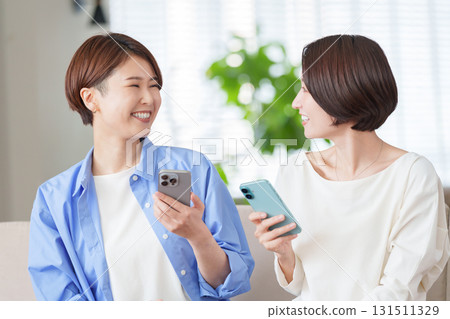 Women using smartphones 131511329