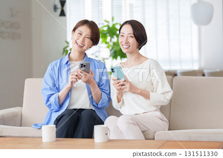 Women using smartphones 131511330