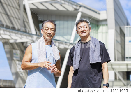 Senior men who hydrate 131511655