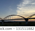 河床、日本最長的水管橋和日落風景 131511882