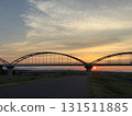 河床、日本最長的水管橋和日落風景 131511885