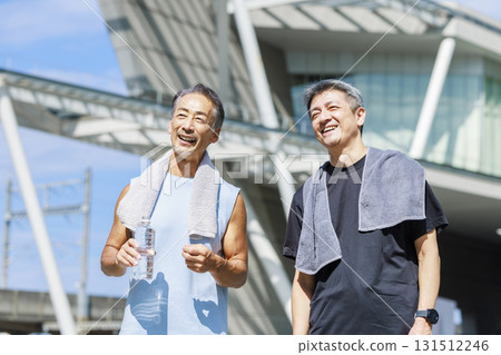 Senior men who hydrate 131512246