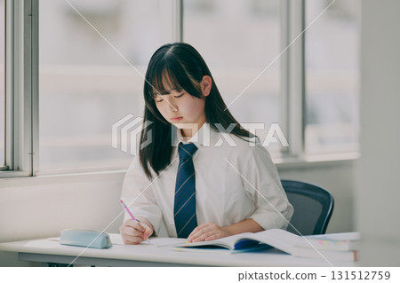 Female junior high school student studying in a cram school classroom 131512759