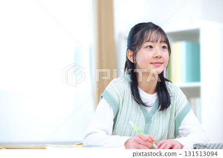 Learning Girl studying 131513094