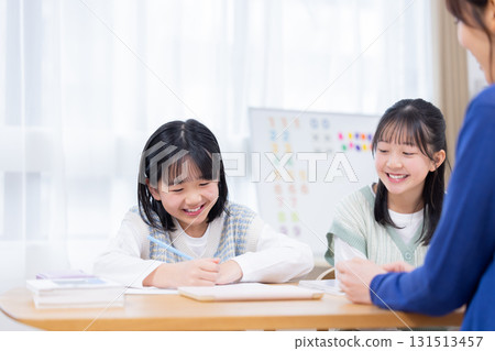 Cram school teacher and girl studying 131513457