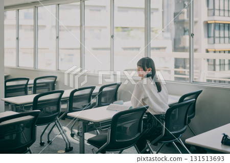 Female junior high school student studying in a cram school classroom 131513693