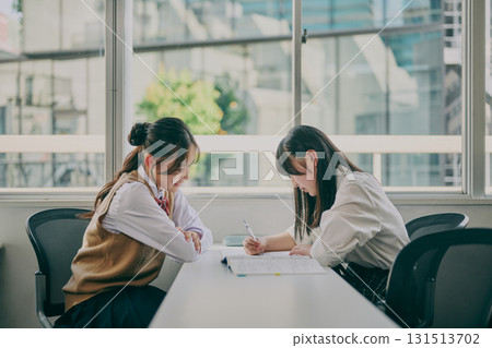 Junior high school students studying in a cram school classroom 131513702
