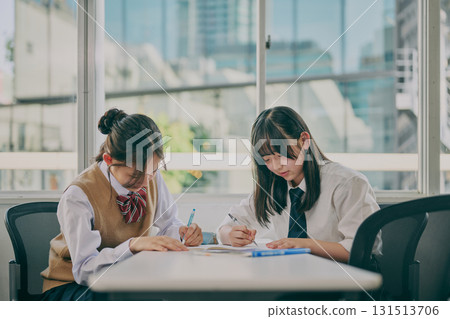 國中生在補習班教室學習 國中生在補習班教室學習 131513706