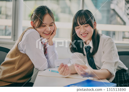 國中生在補習班教室學習 131513890