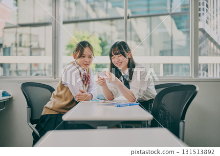 Junior high school students studying in a cram school classroom 131513892