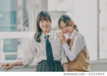 Female junior high school student portrait by the window Female junior high school student portrait by the window 131514059