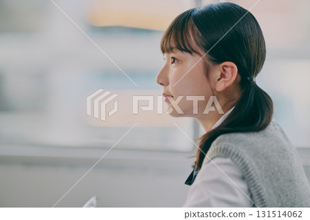 女國中生在補習班教室學習 女國中生在補習班教室學習 131514062