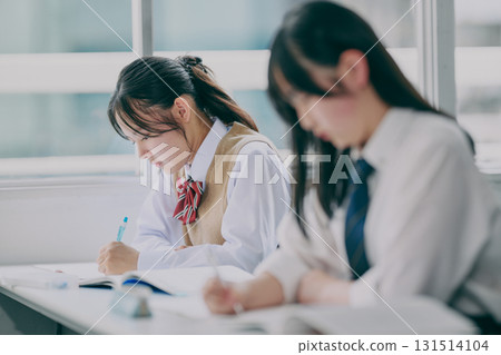 Junior high school students studying in a cram school classroom 131514104