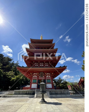 Five-story pagoda shining against the blue sky 2 131514198