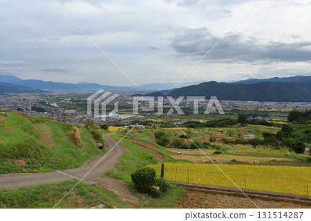 Obasute Autumn scenery of Zenkoji Plain (Rice terrace parking lot) Obasute Autumn scenery of Zenkoji Plain (Rice terrace parking lot) 131514287