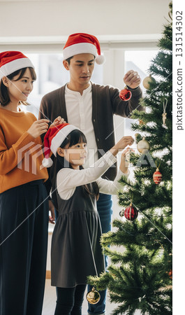 Family decorating the Christmas tree 131514302