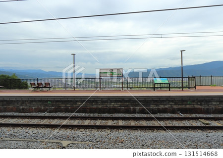 A view of Obasute Station (JR Shinonoi Line) like an observation deck 131514668