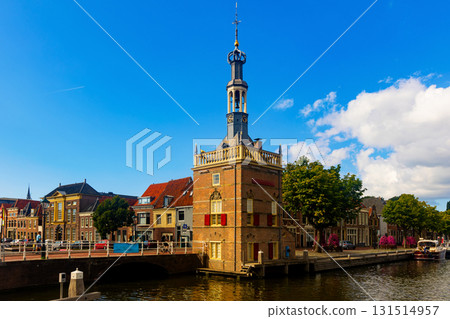 Picturesque landscape with a view of the excise tower in the city of Alkmaar 131514957