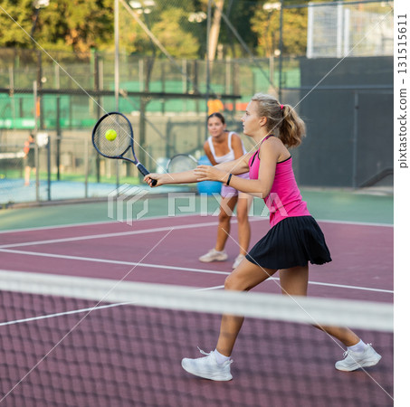 woman, couple, court 131515611