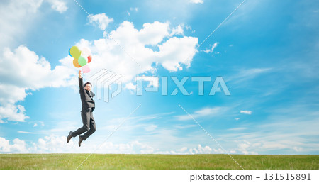 以天空為背景的新郎(婚禮、婚禮、新娘、外景照、婚禮照片) 以天空為背景的新郎(婚禮、婚禮、新娘、外景照、婚禮照片) 131515891