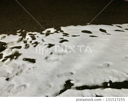 庫存照片: 下雪天的人蹤影 131517255