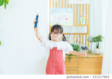 一個女孩在學習的形象 131517903
