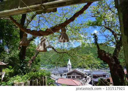 從天草崎津諦訪神社看到的崎津教堂 131517921