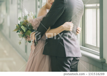 Couple taking wedding photos in a retro building 131518289