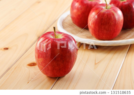 Bright red fresh apples 131518635
