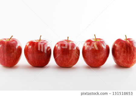 Bright red fresh apples 131518653
