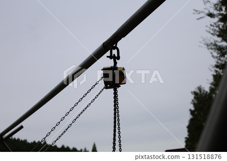 Chain block and steel frame 131518876