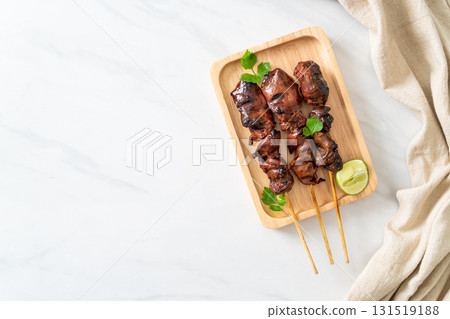 grilled chicken liver with herbs and spices 131519188
