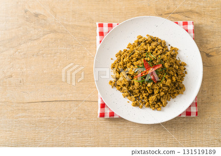 Stir Fried Pork with Yellow Curry Paste 131519189