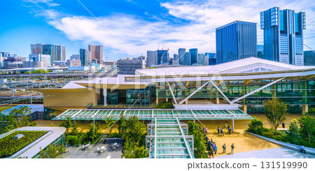 日本東京城市景觀，包括高輪門戶站和 NTT Docomo 品川大廈（最右邊）。 131519990