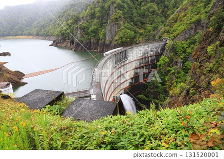 從豐平峽展望台看到的豐平峽水壩放水時的景象 131520001