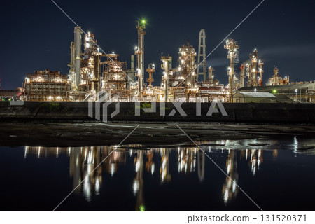 [The holy land of factory night views] Yokkaichi factory night view (Taisho Bridge, Yokkaichi City, Mie Prefecture) 131520371