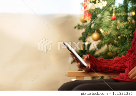 Relaxed Christmas Shopping with Smartphone 131521385