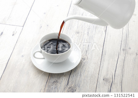 倒咖啡的圖片 131522541