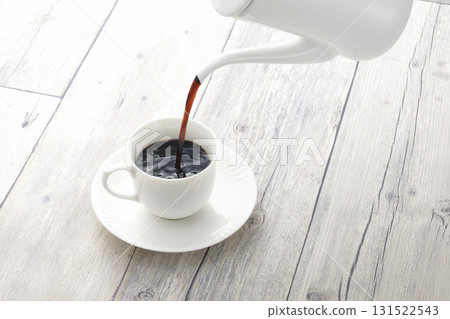 倒咖啡的圖片 131522543