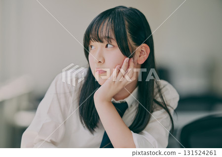 初中女生上課 131524261