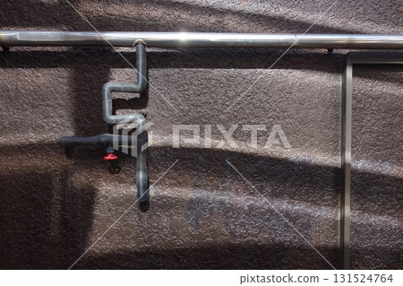 安裝管道的牆壁 安裝管道的牆壁 131524764