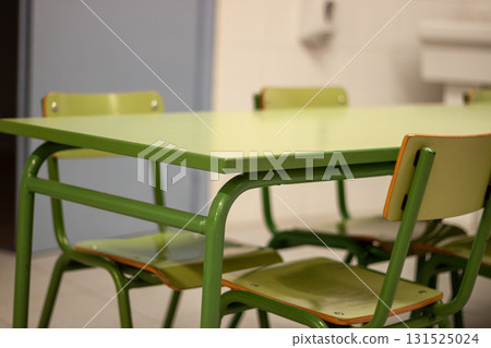School table and chairs in empty classroo 131525024