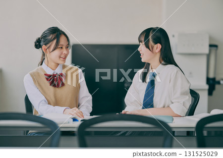 Junior high school students studying in a cram school Junior high school students studying in a cram school 131525029