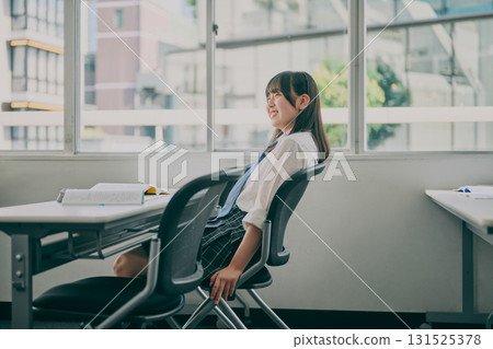 中學生去補習班學校 中學生去補習班學校 131525378