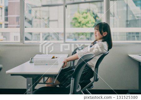 中學生去補習班學校 131525380