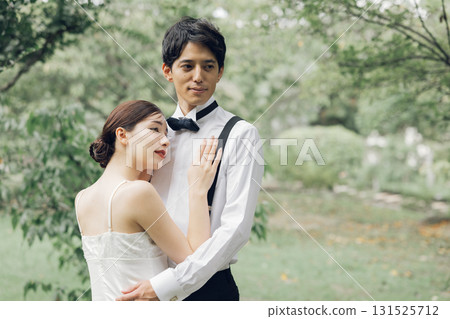 Garden wedding photos 131525712