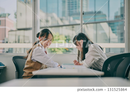 上補習班的女學生 131525864