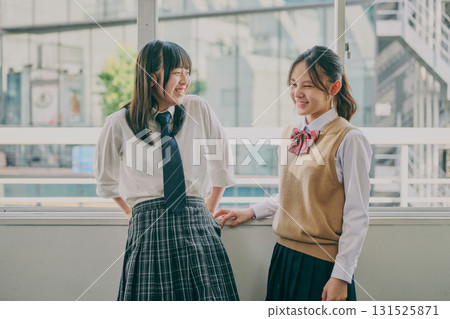 上補習班的女學生 上補習班的女學生 131525871
