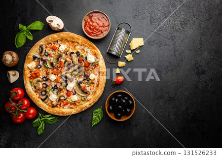 Tasty vegetable pizza 131526233
