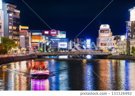 博多的夜晚：中川、中洲、天神 131526992